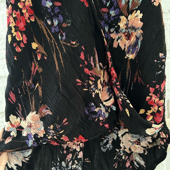 Pink Clover Floral Crossover Spaghetti Strap Tank - Picture 2 of 3